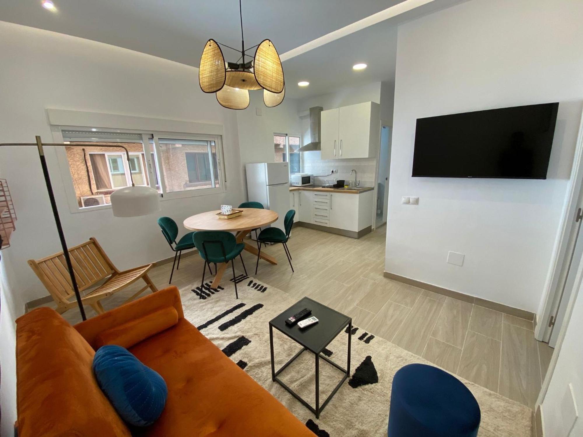 פואנגירולה City Center And Beach Renovated Apartment מראה חיצוני תמונה